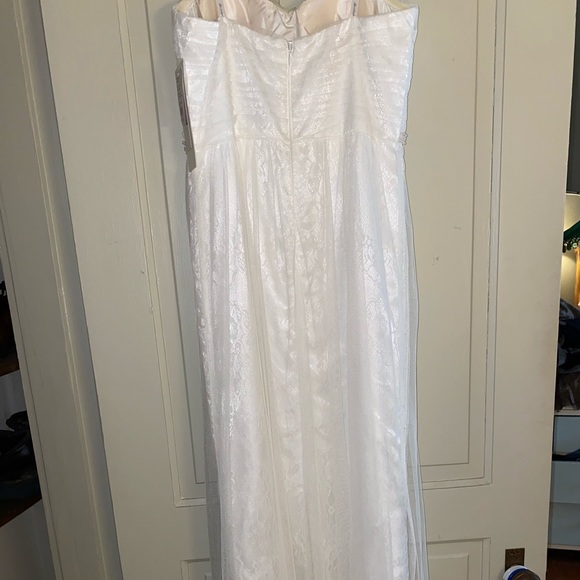 David’s Bridal Wedding Dress - Picture 4 of 6